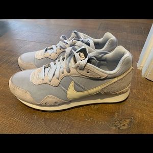 Nike Venture size 8.5
